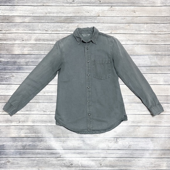 Mother Gray Worn In Washed Out Discolored Snap Button Up Collared Blouse Small - Picture 11 of 12